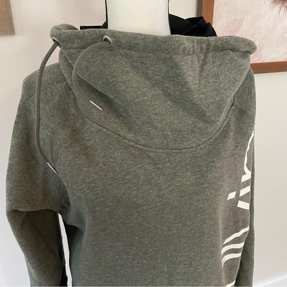 Calvin Klein Green Hoodie - Picture 2 of 7